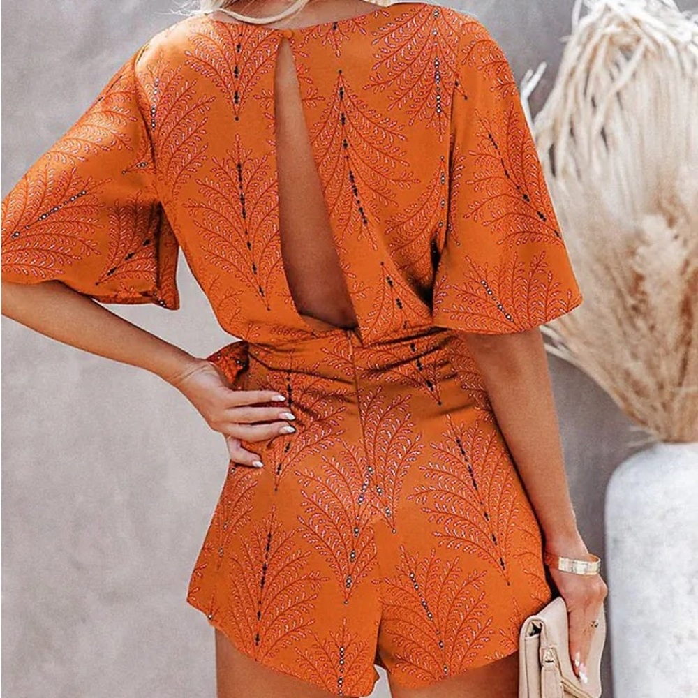 Cupshe Annamarie Plunge Tie Waist Romper - Picture 8 of 8